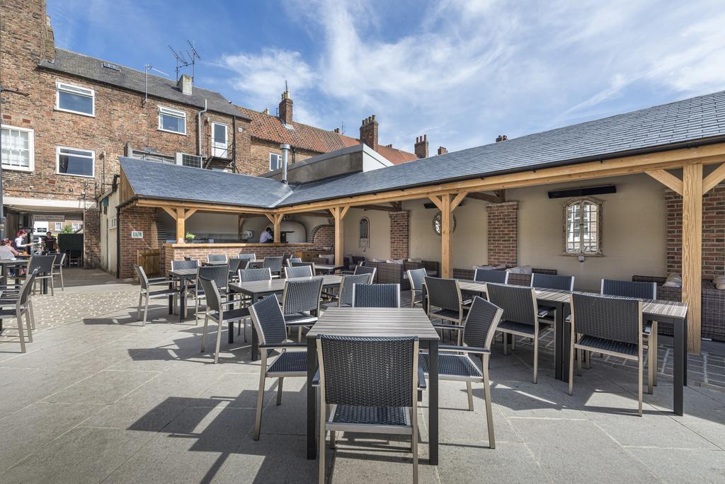 The Golden Fleece Hotel, Thirsk, North Yorkshire Exterior foto